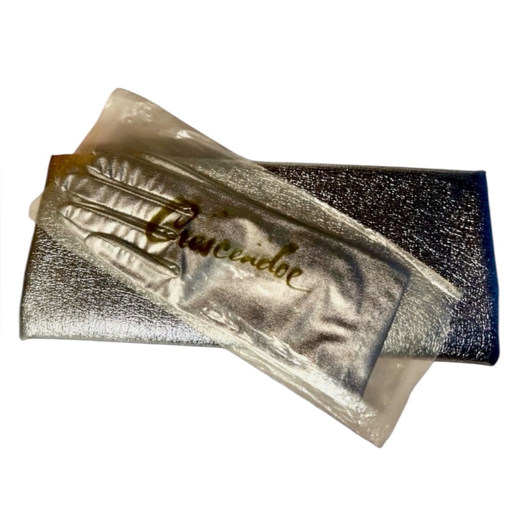 VTG 1950s Silver clutch with new matching Crescendoe gloves.